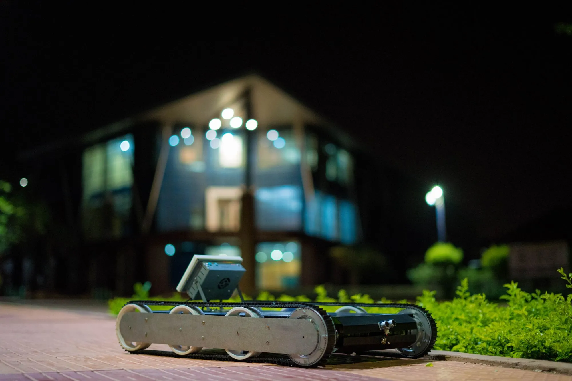 Warehouse robot — side profile
